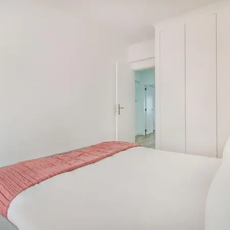 At Santo Antonio Flat Лиссабон
